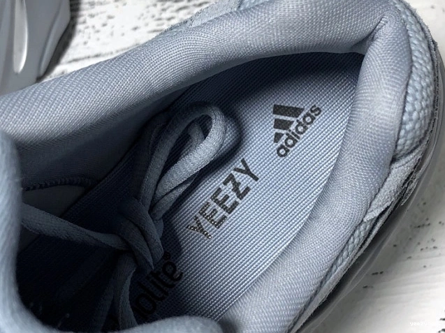 700 Adidas FV8424 v2 Yeezy Blue Hospital Boost 0925